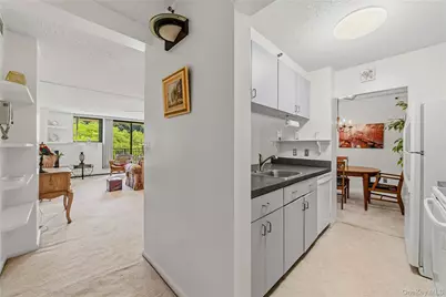25 Rockledge Avenue #801, White Plains, NY 10601 - Photo 4