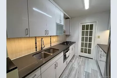 142-05 Roosevelt Avenue #415, Flushing, NY 11354 - Photo 8