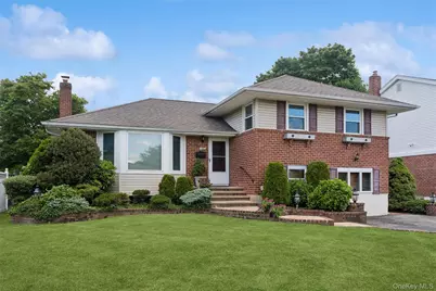 3962 Hahn Avenue, Bethpage, NY 11714 - Photo 2