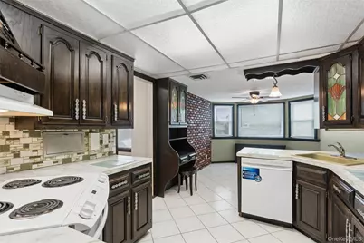 3962 Hahn Avenue, Bethpage, NY 11714 - Photo 18