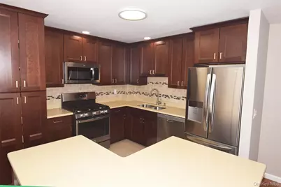 20804 Robert Road #189 L, Bayside, NY 11360 - Photo 4
