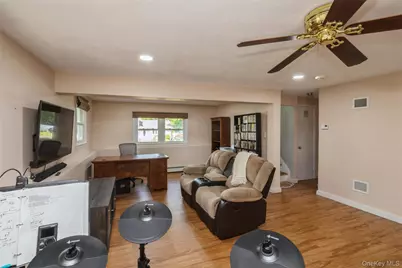 115 Clarendon Road, Ronkonkoma, NY 11779 - Photo 22