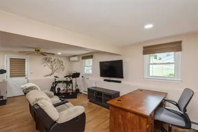 115 Clarendon Road, Ronkonkoma, NY 11779 - Photo 20