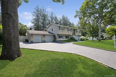 115 Clarendon Road, Ronkonkoma, NY 11779 - Photo 2