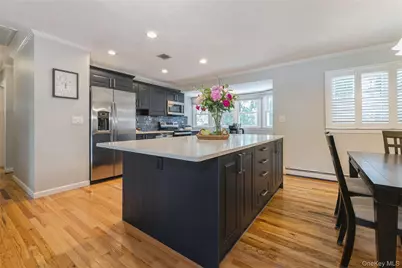 115 Clarendon Road, Ronkonkoma, NY 11779 - Photo 10