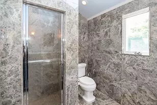 130 Country Club Dr, Manhasset, NY 11030 - Photo 16