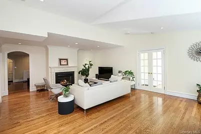 130 Country Club Drive, Manhasset, NY 11030 - Photo 8