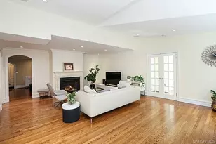 130 Country Club Dr, Manhasset, NY 11030 - Photo 8