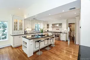 130 Country Club Dr, Manhasset, NY 11030 - Photo 6
