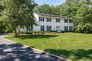 251 Baird Ct, Woodbury, NY 11797 - Photo 2