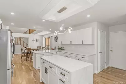 17 Campo Circle, Old Westbury, NY 11568 - Photo 12