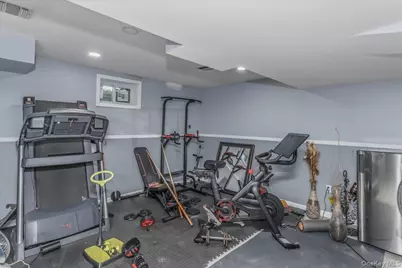 17 Campo Circle, Old Westbury, NY 11568 - Photo 32