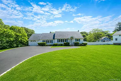 376 S Country Road, Patchogue, NY 11772 - Photo 4