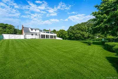 376 S Country Road, Patchogue, NY 11772 - Photo 34