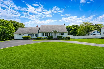 376 S Country Road, Patchogue, NY 11772 - Photo 2