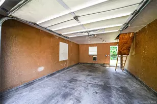 376 S Country Rd, Patchogue, NY 11772 - Photo 30