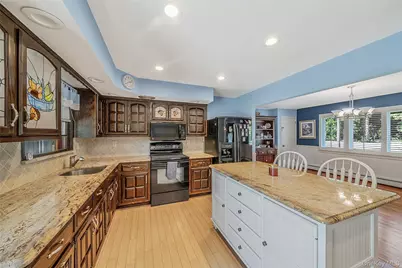 376 S Country Road, Patchogue, NY 11772 - Photo 12