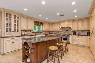 2114 Donna Dr, Merrick, NY 11566 - Photo 10