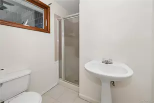 2625 Riverside Dr, Wantagh, NY 11793 - Photo 14