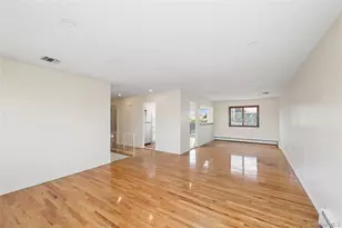 2625 Riverside Dr, Wantagh, NY 11793 - Photo 12