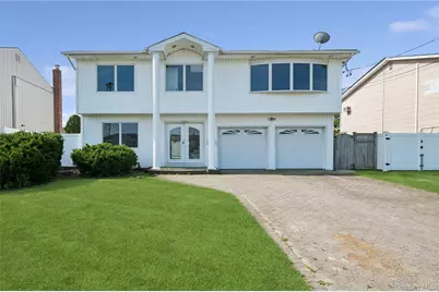 2625 Riverside Drive, Wantagh, NY 11793 - Photo 2