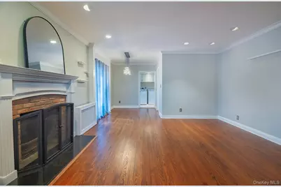 172 Hillside Avenue, Manhasset, NY 11030 - Photo 2