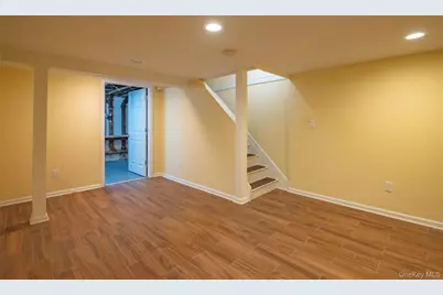 172 Hillside Avenue, Manhasset, NY 11030 - Photo 24