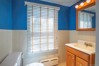 172 Hillside Avenue, Manhasset, NY 11030 - Photo 12