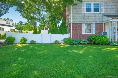 172 Hillside Avenue, Manhasset, NY 11030 - Photo 32
