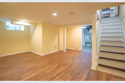 172 Hillside Avenue, Manhasset, NY 11030 - Photo 22