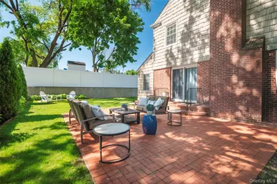 172 Hillside Avenue, Manhasset, NY 11030 - Photo 28