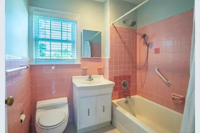 172 Hillside Avenue, Manhasset, NY 11030 - Photo 18