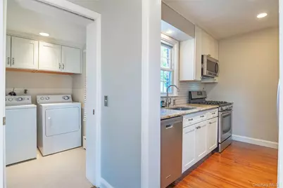172 Hillside Avenue, Manhasset, NY 11030 - Photo 10