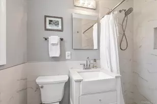 3727 Regent Ln, Wantagh, NY 11793 - Photo 10