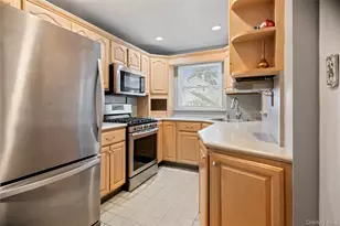 14 Filbert St, Valley Stream, NY 11581 - Photo 16