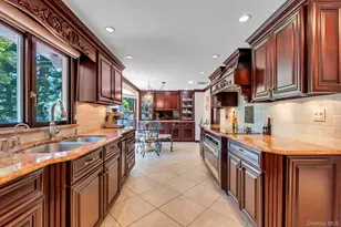14 Kristi Ln, Lake Grove, NY 11755 - Photo 24