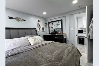 4 Lafayette, Copiague, NY 11726 - Photo 2