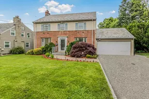 129 Jackson Ave, Pelham, NY 10803 - Photo 2