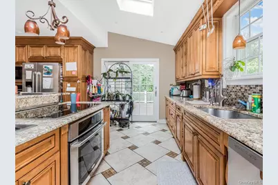129 Jackson Avenue, Pelham, NY 10803 - Photo 14