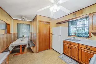 561 Chestnut St, Lindenhurst, NY 11757 - Photo 4