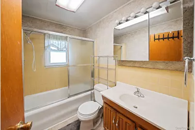 561 Chestnut Street, Lindenhurst, NY 11757 - Photo 10