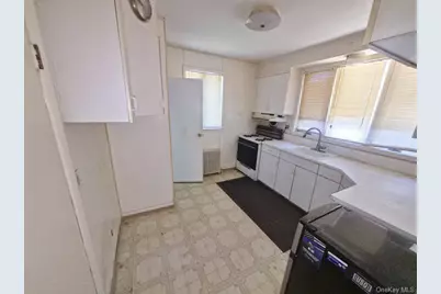 185 S Brookside Avenue, Freeport, NY 11520 - Photo 2