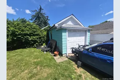 185 S Brookside Avenue, Freeport, NY 11520 - Photo 10