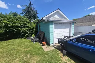 185 S Brookside Ave, Freeport, NY 11520 - Photo 10