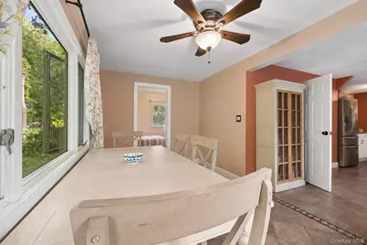 350 S Greene Avenue, Lindenhurst, NY 11757 - Photo 6