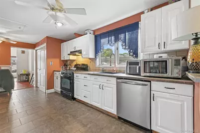 350 S Greene Avenue, Lindenhurst, NY 11757 - Photo 38
