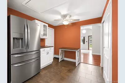 350 S Greene Avenue, Lindenhurst, NY 11757 - Photo 4