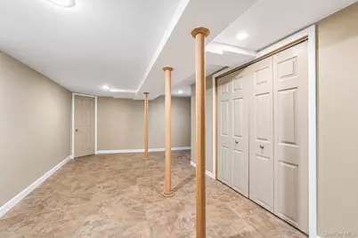 350 S Greene Avenue, Lindenhurst, NY 11757 - Photo 14
