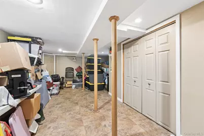 350 S Greene Avenue, Lindenhurst, NY 11757 - Photo 40