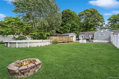 350 S Greene Avenue, Lindenhurst, NY 11757 - Photo 18